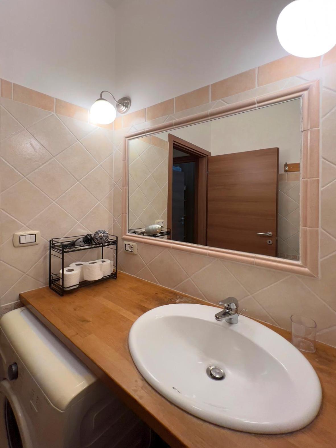 Spacious Apartment Near St Peter'S Church Рим Екстериор снимка